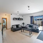 Velero Villa